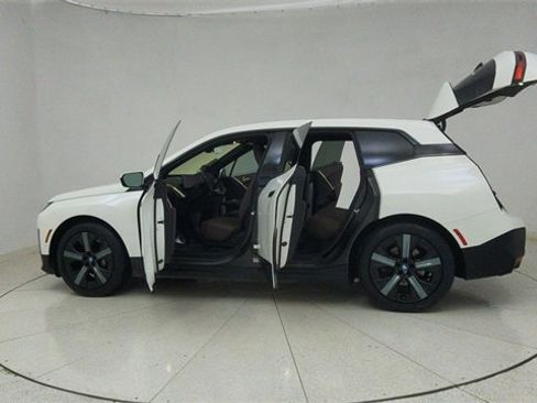 Used 2022 BMW iX xDrive50 w/ Premium Package image 72