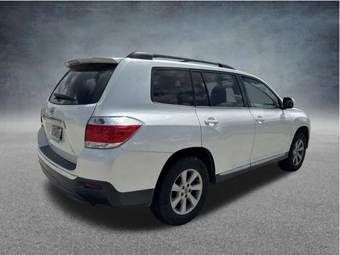 Used 2013 Toyota Highlander SE FWD image 7