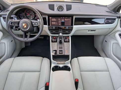 Certified 2025 Porsche Macan image 22