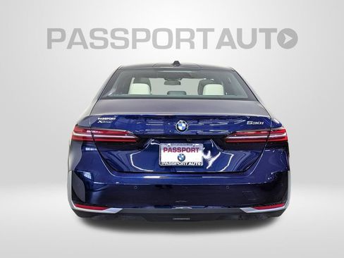 Used 2025 BMW 530i xDrive w/ Executive Package image 5