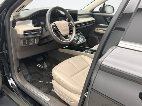 Used 2022 Lincoln Corsair AWD w/ Premium Package image 10