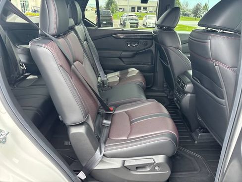 Certified 2025 Honda Pilot Black Edition image 24