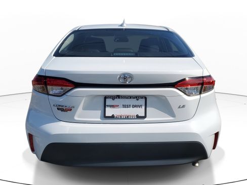 Used 2025 Toyota Corolla LE image 5