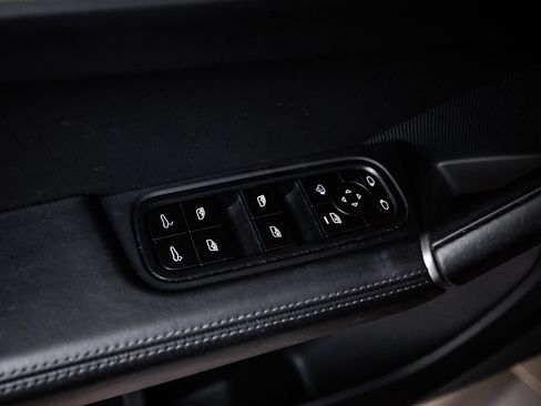 Certified 2024 Porsche Cayenne Coupe AWD/4WD image 22