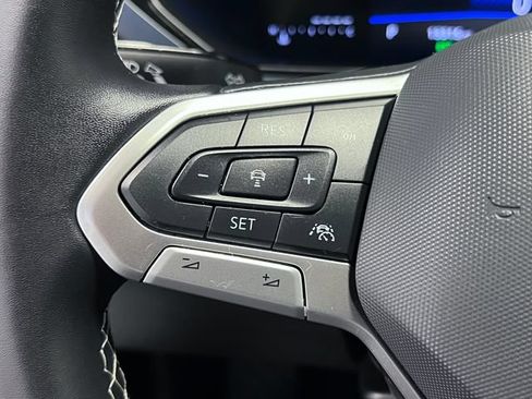 Certified 2024 Volkswagen Taos SE FWD image 20