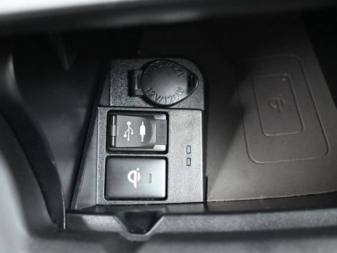 Used 2017 Toyota Camry XLE FWD image 24