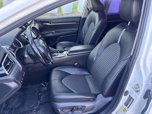 Used 2019 Toyota Camry SE w/ Carpet Mat Package FWD image 18