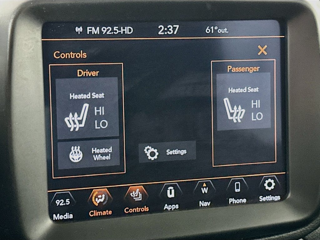 Certified 2023 Jeep Renegade Latitude w/ Premium Group AWD/4WD image 32