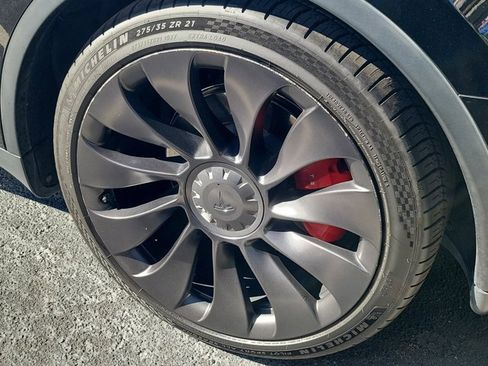 Used 2022 Tesla Model Y Performance image 4