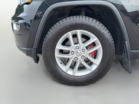 Used 2018 Jeep Grand Cherokee Laredo w/ All-Weather Capability Group AWD/4WD image 33
