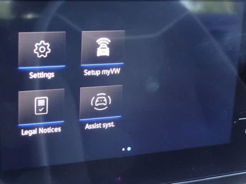 Used 2025 Volkswagen Taos SE FWD image 22