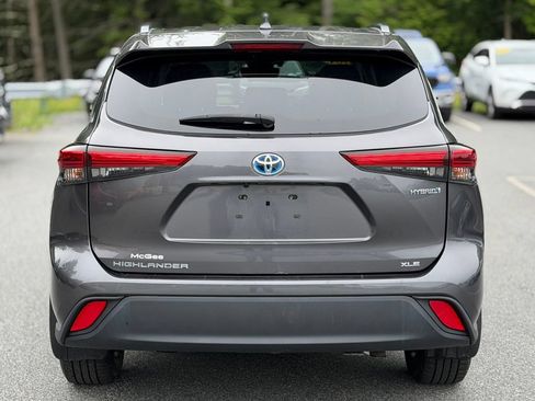 Used 2021 Toyota Highlander XLE AWD/4WD image 4