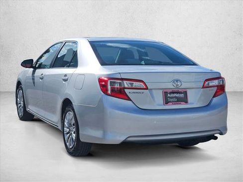 Used 2014 Toyota Camry LE image 8
