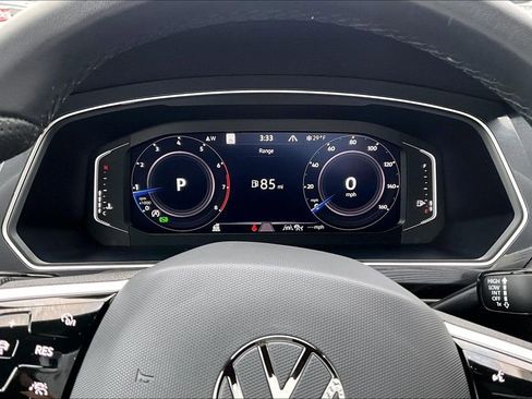 Used 2024 Volkswagen Tiguan SEL R-Line image 16