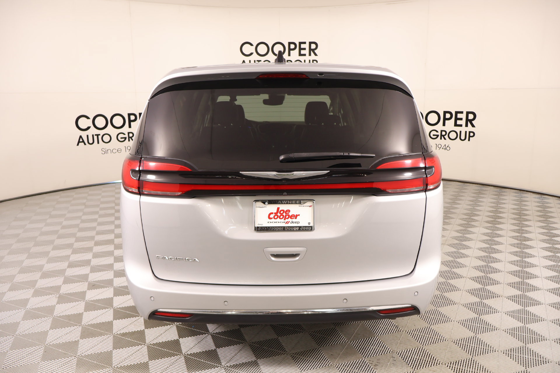 Used 2023 Chrysler Pacifica Touring-L FWD image 22