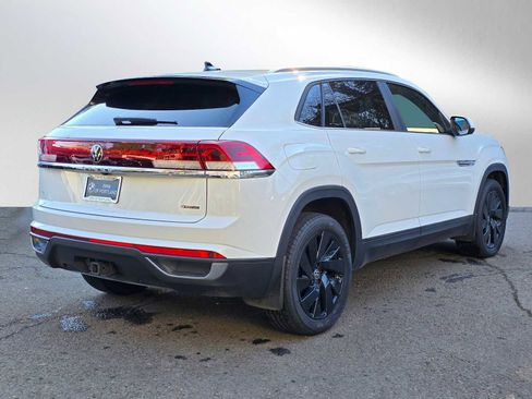 Used 2024 Volkswagen Atlas Cross Sport SE image 3