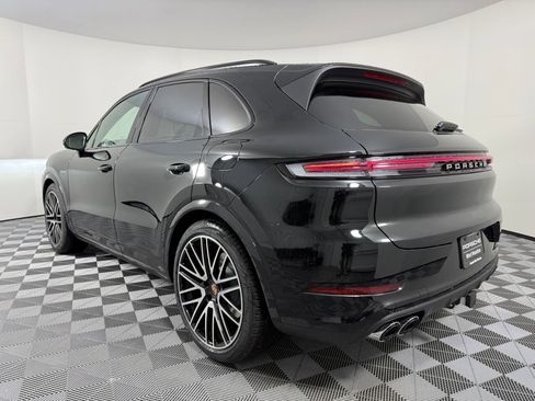 New 2026 Porsche Cayenne S image 3