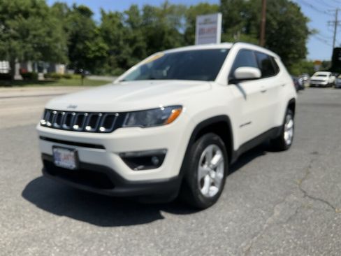 Used 2018 Jeep Compass Latitude w/ Cold Weather Group AWD/4WD image 1
