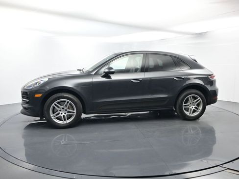 Certified 2021 Porsche Macan image 2