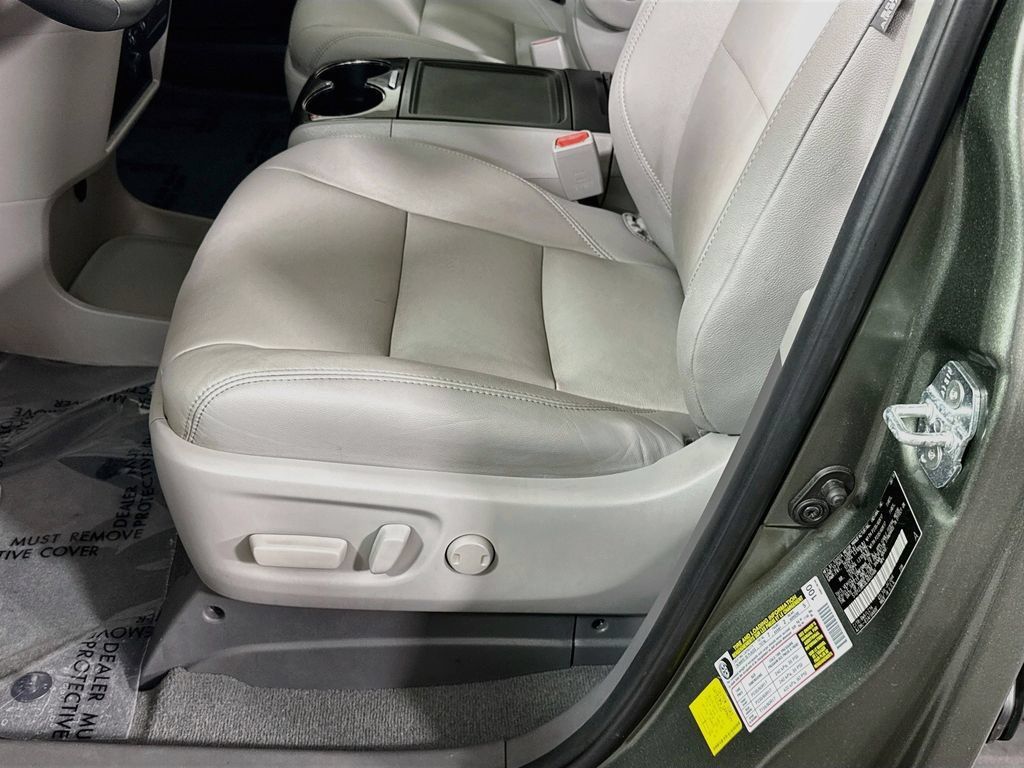 Certified 2020 Toyota Sienna XLE w/ XLE Navigation Package FWD image 27