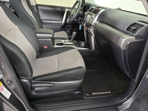 Used 2016 Toyota 4Runner SR5 AWD/4WD image 12