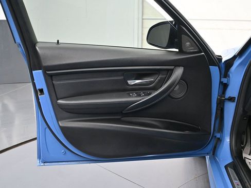 Used 2018 BMW M3 RWD image 11