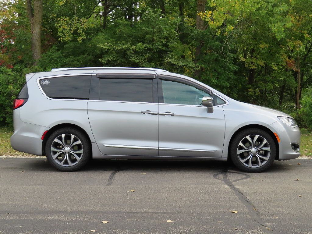 Used 2017 Chrysler Pacifica Limited w/ UConnect Theater Package FWD image 2