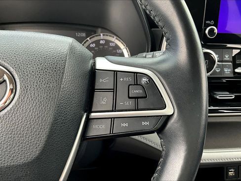 Used 2023 Toyota Highlander LE image 25