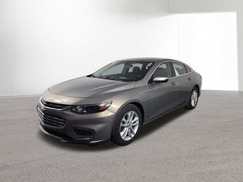 Used 2017 Chevrolet Malibu LT image 2