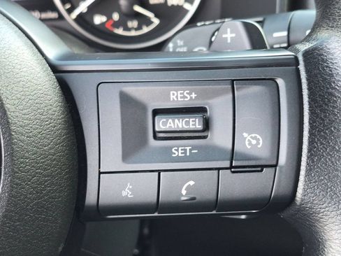 Used 2024 Nissan Rogue S FWD image 15