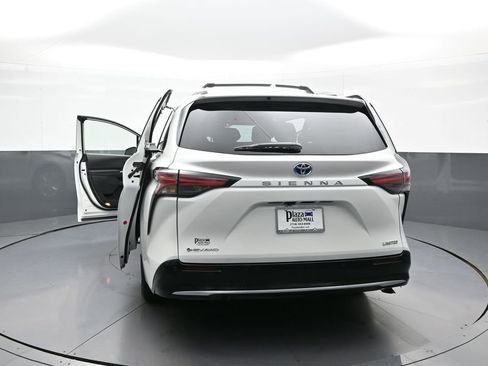 Certified 2025 Toyota Sienna Limited image 49