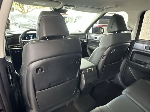 Used 2025 Hyundai Santa Fe SEL FWD image 23