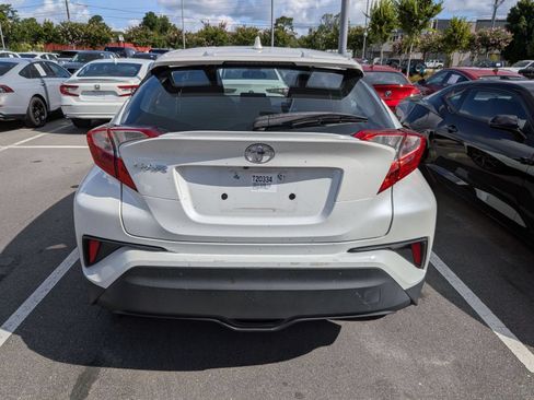 Used 2020 Toyota C-HR XLE FWD image 3