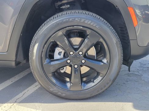 Used 2022 Jeep Grand Cherokee Altitude RWD image 27