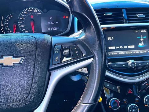 Used 2017 Chevrolet Sonic LT FWD image 25
