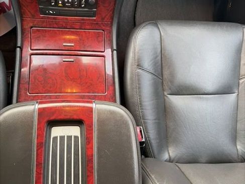 Used 2012 Cadillac Escalade Luxury image 22