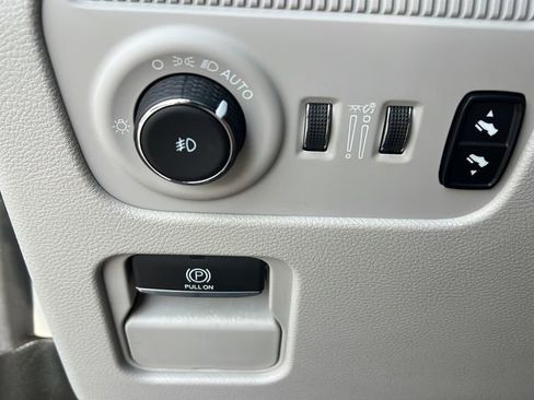 Used 2022 Jeep Wagoneer Series III w/ Convenience Group I AWD/4WD image 19