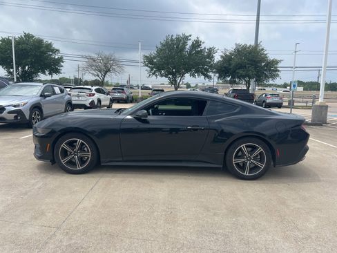 Used 2025 Ford Mustang Coupe RWD image 1