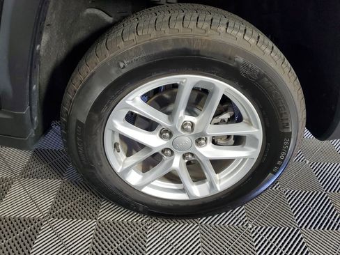 Used 2025 Jeep Grand Cherokee Laredo X image 31