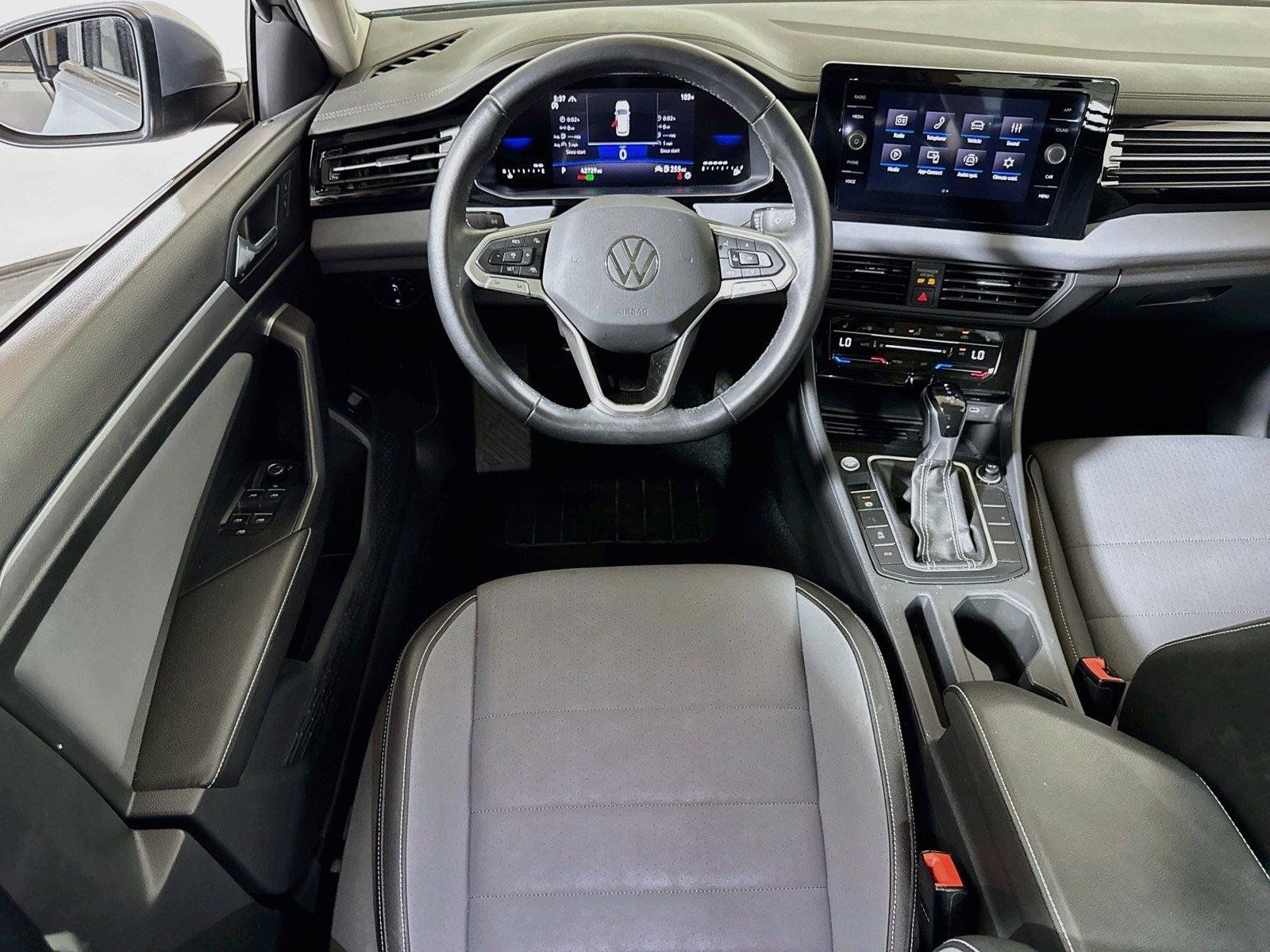 Used 2025 Volkswagen Jetta SE FWD image 20