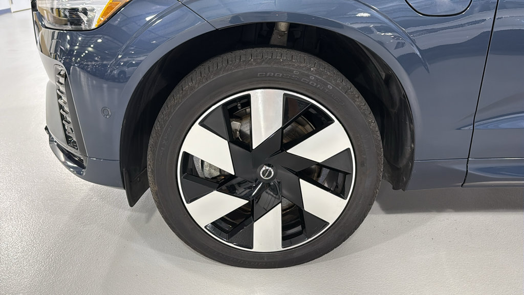 Used 2024 Volvo XC60 T8 Plus w/ Protection Package Premier AWD/4WD image 8