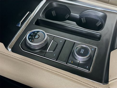 Used 2023 Ford Expedition Max XLT image 16