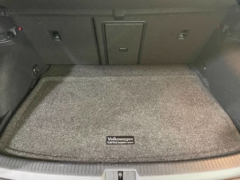 Used 2019 Volkswagen Golf R 4-Door image 8