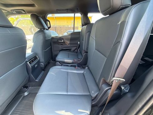 Used 2026 Lexus GX 550 w/ Accessory Package (2T) AWD/4WD image 11