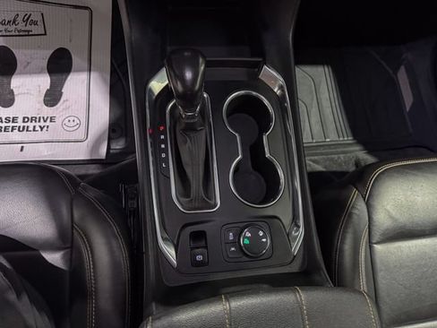 Used 2021 Chevrolet Traverse RS AWD/4WD image 17