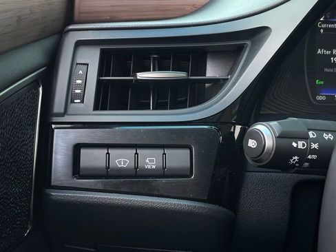 Used 2025 Lexus ES 350 Ultra Luxury w/ Accessory Package (Z2) image 13