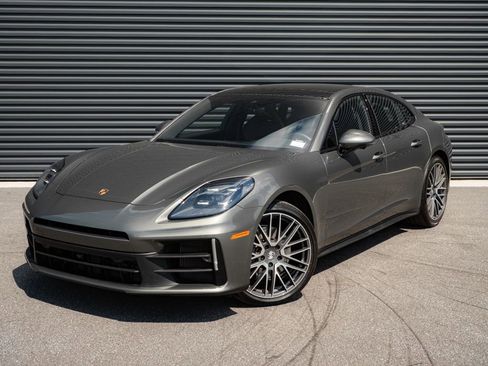 Certified 2025 Porsche Panamera 4 image 1