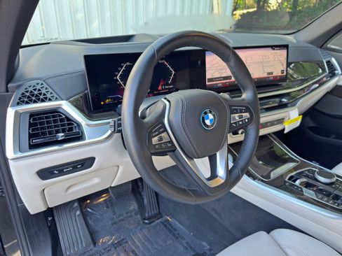 Used 2024 BMW X5 xDrive50e w/ Premium Package AWD/4WD image 13