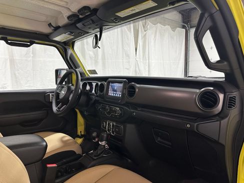 Used 2023 Jeep Gladiator Sport AWD/4WD image 63