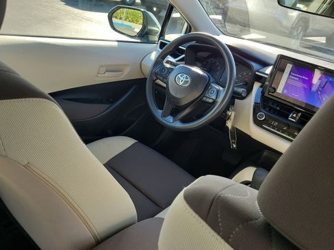 Used 2025 Toyota Corolla LE image 14